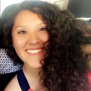 Meet your Posher, Leticia